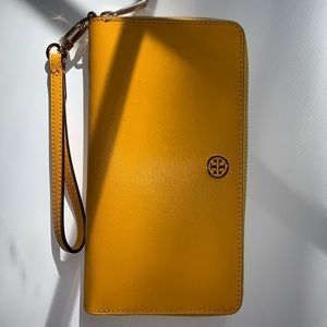 AUTHENTIC Tory Burch Parker Zip Continental Wallet